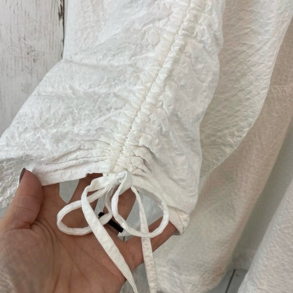 Free People Brynn Tunic Top White Textured & Ruched Sleeves SZ LG - Picture 5 of 11